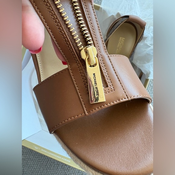 Michael Kors Berkley Mid Wedge Leather Sandals – Size 8.5M - Picture 3 of 12